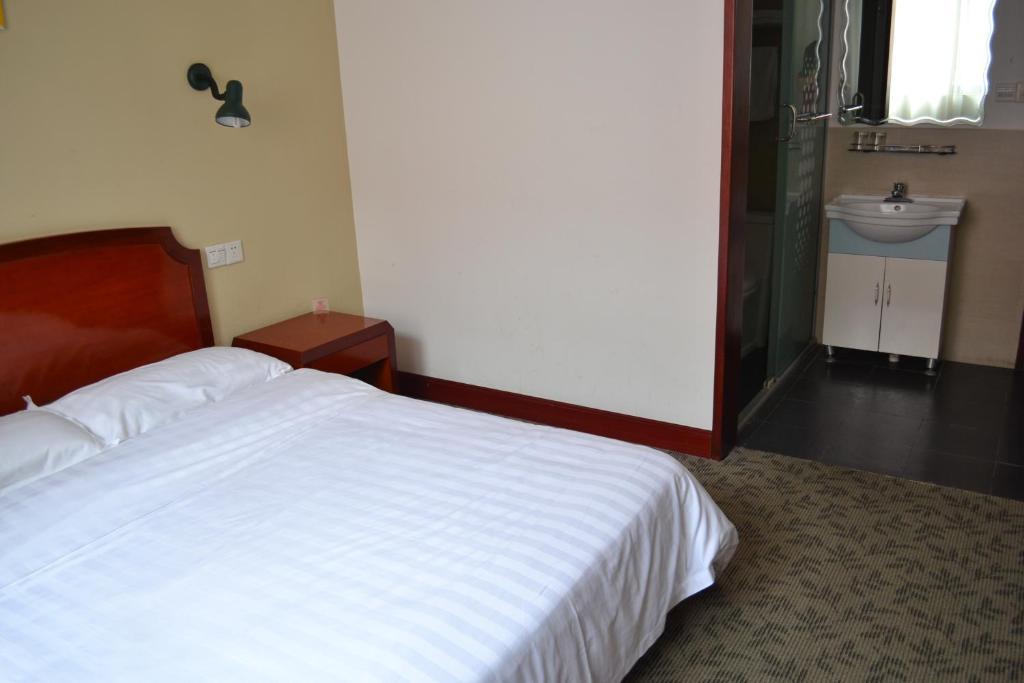 Jingyue 99 Inn Shanghai Pudong Airport Shiwan Branch Room photo
